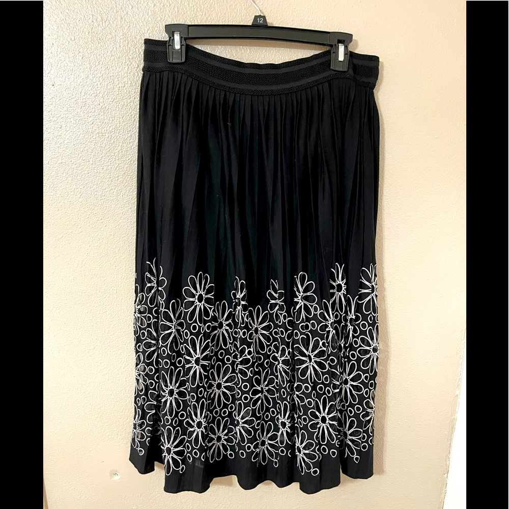 Lapis black pleaded floral skirt